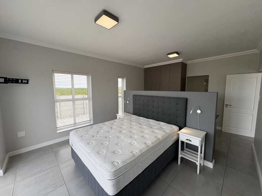 To Let 4 Bedroom Property for Rent in Yzerfontein Western Cape
